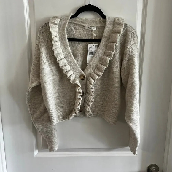 709 NWT Mango Ruffle Knit Cardigan Size XS Color Oatmeal - Picture 3 of 6